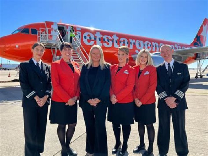 juq 906: Keeping Tabs on Your Jetstar Flight from Brisbane to Townsville