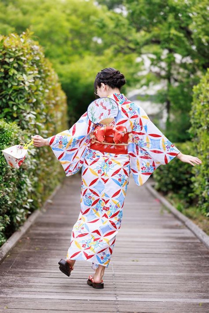 Shinonome Umi: A Look at Japan's Gravure Idol and Gunpla Enthusiast