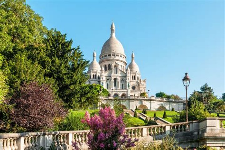 sone436: Discover Paris's Newest Landmark at 176 Rue Montmartre